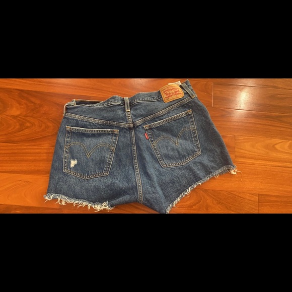 Levi’s 501 high waisted jean shorts - Picture 2 of 2